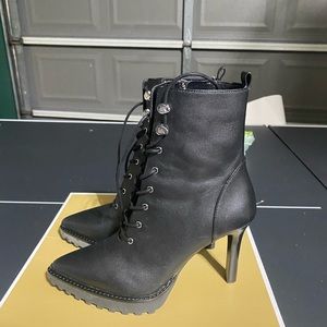 Michael Kors Boots size 6
